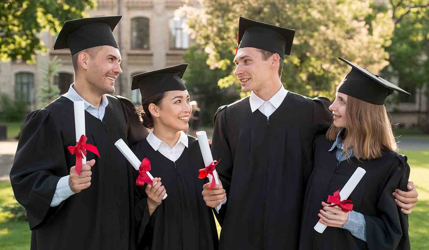 университет-выпускной